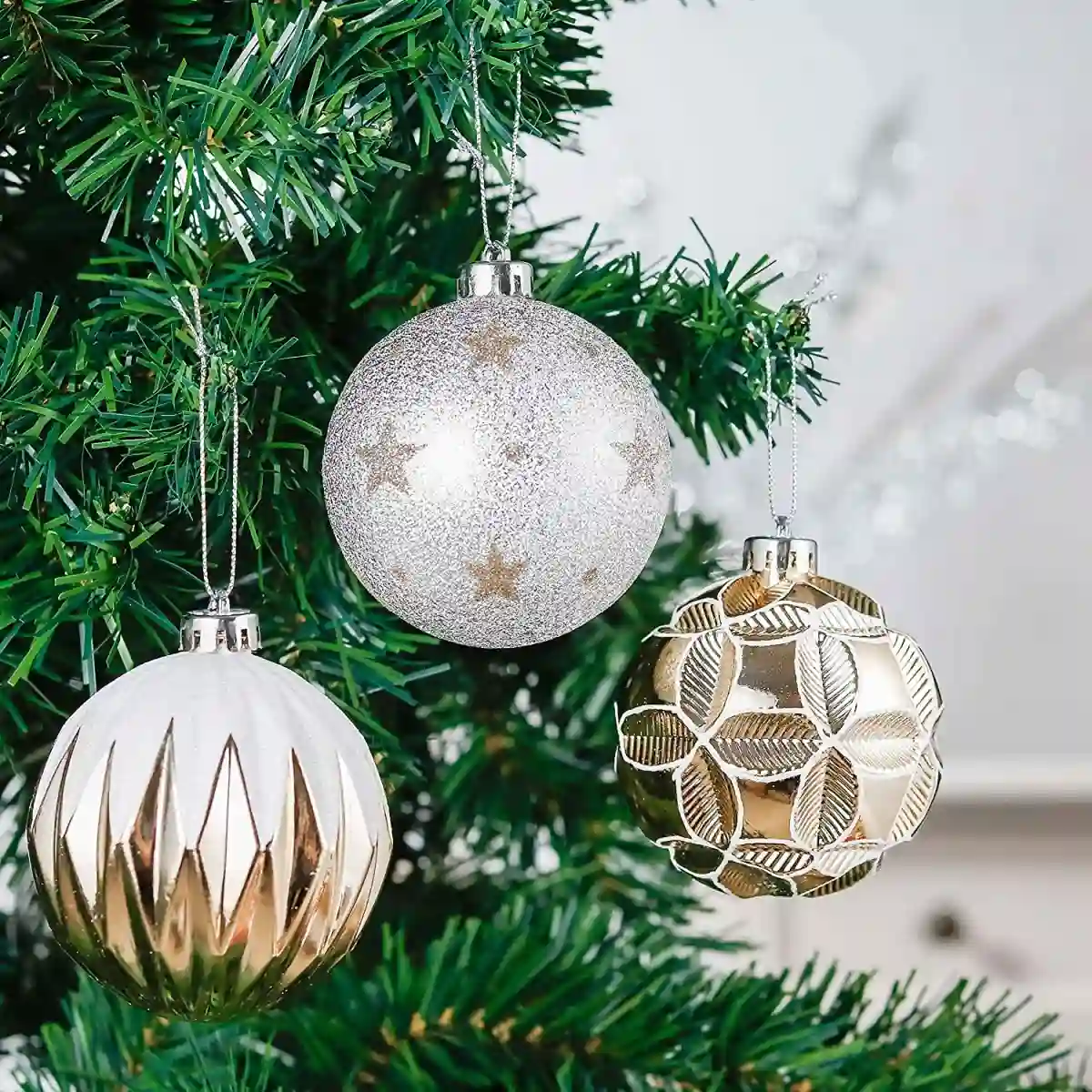 Confezione Con 16 Palle Da 8cm Di Natale, Oro E Bianche 4 Confezione Con 16 Palle Da 8cm Di Natale, Oro E Bianche - immagine 4