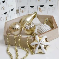 Confezione Da 90 Accessori E Palline Di Natale , Bianco Perla E Oro -Offerte Playmobil || Villeroy & Boch || Ravensburger Negozio confezione da 90 accessori e palline di natale 3