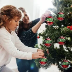 Set Da 12 Palline Di Natale Verdi E Rosse Con Decorazioni 5 Set Da 12 Palline Di Natale Verdi E Rosse Con Decorazioni -Offerte Playmobil || Villeroy & Boch || Ravensburger Negozio set da 12 palline di natale verdi e rosse 2